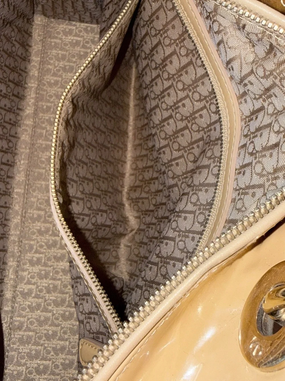 Christian Dior Large Lady Dior Patent Leather Tote Beige/Nude with Strap